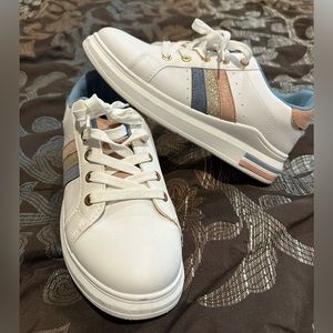 Women’s sneakers